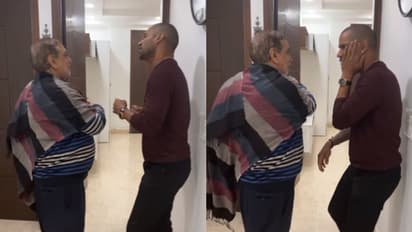 Shikhar Dhawan: বাবার হাতে ঠাটিয়ে চর, কী এমন করলেন শিখর ধওয়ান, দেখুন ভাইরাল ভিডিও