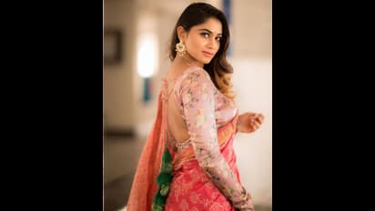 Shivani Latest : சேலையில் பளீச் என இடுப்பை காட்டி பரவசமூட்டும் ஷிவானி.... வைரலாகும் செம்ம ஹாட் புகைப்படம்