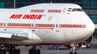 மது அருந்திய பயணியை ‘குடிகாரர்’ என்று சொல்லக்கூடாது: விமானப் பணிக்குழுவுக்கு ஏர் இந்தியா அறிவுறுத்தல்