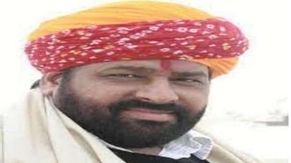 अमरोहा में सपा नेता मुखिया गुर्जर बोले- 'बीजेपी विधायक के घर डकैती डालूंगा, पुलिस प्रशासन की ऐसी की तैसी'