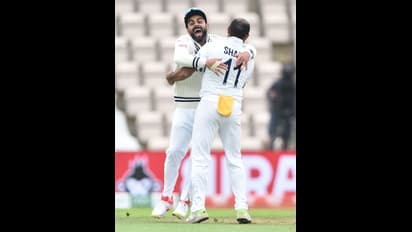 విరాట్ కోహ్లీ ఎప్పుడూ ఆ పని చేయలేదు... టీమిండియా కెప్టెన్‌గా ఉన్నప్పుడు కూడా అనుష్కతో కలిసి...