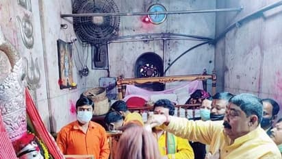 'পুরভোটে কুঁড়ি হবে, পদ্ম ফুটবে না', ‘মায়ের ডাকে’ তারাপীঠে পুজো দিয়ে BJP-কে খোঁচা অনুব্রতর