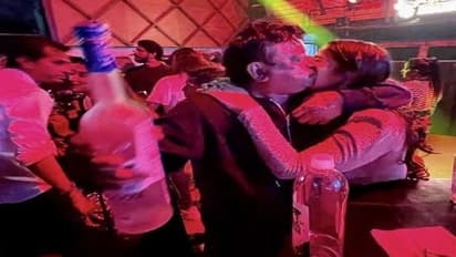 RGV:పబ్ లో అమ్మాయిలతో ఈ వీడియోలు రచ్చేంది వర్మా