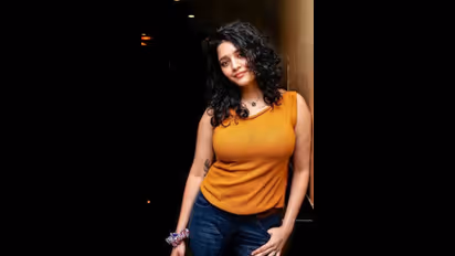 Ritika Singh Hot : நடிகை ரித்திகா சிங்கா இது? படு குண்டாக கும்முனு மாறி ரசிகர்களை செம ஷாக்காக்கிய வைரல் Photos