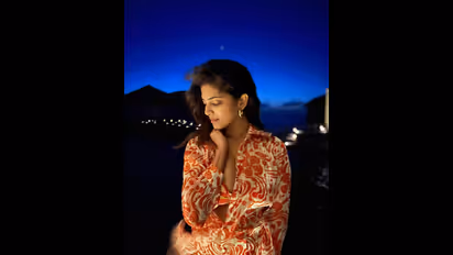 தனுஷ் உடனான பெட்ரூம் சீன் எத்தனை டேக் போச்சு?... வில்லங்கமான கேள்வி கேட்ட நெட்டிசனை விளாசிய மாளவிகா மோகனன்