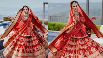 লতা মঙ্গেশকরকে শ্রদ্ধা, 'পিয়া তোসে'-র তালে নাচ মৌনির, নজর আটকাল শাঁখা-পলায়