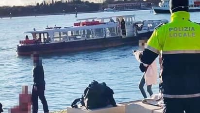 യുദ്ധസ്‍മാരകത്തിൽ ടോപ്പില്ലാതെ ഫോട്ടോയ്ക്ക് പോസ് ചെയ്‍തു, യുവതിക്ക് 48 മണിക്കൂർ വിലക്ക്