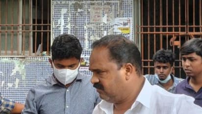 மாநகராட்சி அதிகாரியை போட்டு பொளந்த திமுக MLA.. ரவுடித்தனத்துக்கு இடமில்ல.. ஆப்பு அடித்த துரைமுருகன்.