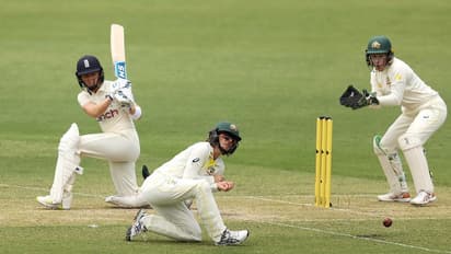 Women's Ashes Test: इंग्लिश कप्तान हीथर नाइट का शानदार शतक, मैच में ऑस्ट्रेलिया का दबदबा