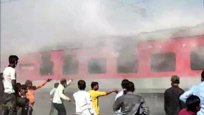 Puri Express fire accident: పూరి ఎక్స్‌ప్రెస్‌లో మంట‌లు !