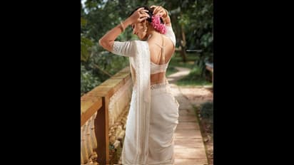 ஆளே மாறிப்போன அஞ்சுகுரியன்..சிலிவ் தெரிய கொடுத்துள்ள டாப் ஏங்கிள் போஸ் அள்ளுதே..