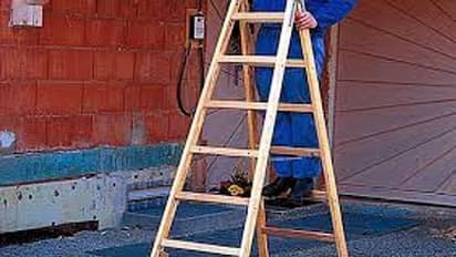 ప్రమాదంలో ఉన్న కన్నతల్లిని కాపాడిన చిన్నారి.. వీడియో వైరల్...!