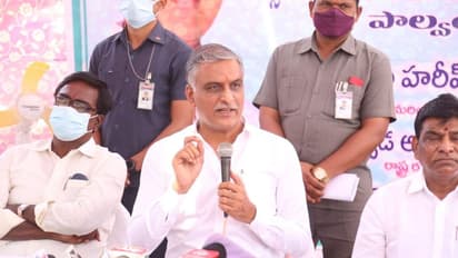 సినిమా చూపిస్తూ అరుదైన సర్జరీ చేసిన వైద్యులకు మంత్రి హరీశ్ అభినందనలు