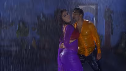 आम्रपाली दुबे और Nirahua ने बारिश में अपनी हॉट अदाएं दिखा फैंस को किया मदहोश, देखें Viral Video