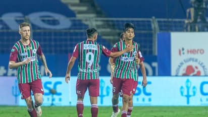 ISL 2021-2022: കിയാന് നാസിറിക്ക് ഹാട്രിക്ക്, കൊല്ക്കത്ത ഡെര്ബിയില് ഈസ്റ്റ് ബംഗാളിനെ വീഴ്ത്തി എടികെ മോഹന്