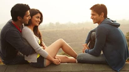 কলেজ প্রেমে হৃদয়ে লাব ডুব লাব ডুব, সরস্বতী পুজোর আবহে বলিউডের মাখো মাখো ভালোবাসার ১০ ছবি