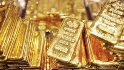 Gold smuggling : മലദ്വാരത്തിൽ ഒളിപ്പിച്ച് രണ്ട് കിലോ സ്വർണം കടത്തി; നെടുമ്പാശ്ശേരിയിൽ രണ്ടുപേർ പിടിയിൽ