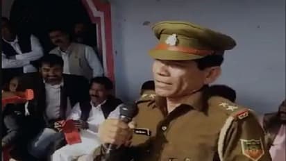 वर्दी पहने दारोगा अजीत भड़ाना ने भरी सभा में दिया इस्तीफा, कहा- यूपी चुनाव में बीजेपी वालों ने खून पी रखा है