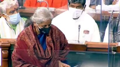 आर्थिक सर्वेक्षण 2022 : कोरोना वैक्सीनेशन न सिर्फ स्वास्थ्य के लिए महत्वपूर्ण रहा बल्कि अर्थव्यवस्था भी खोली