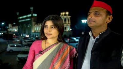 यूपी चुनाव: खुद मुलायम को कर्ज देकर डिंपल के कर्जदार हैं अखिलेश, 3 साल में घटी आय लेकिन संपत्ति में बढ़ोत्तरी