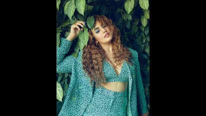 Huma Qureshi hot :அட..எவ்ளோ பெரிய உடை..ஆனால் அந்த கிளிசல் எதுக்கு?..வலிமை நாயகியின் கிளிமார் அல்ட்ராசிட்டிஸ்..