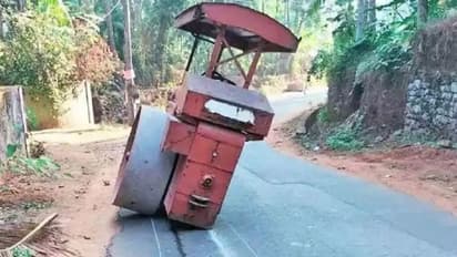 'മൊയ്ദീനെ ആ ചെറീയ സ്പാനറെടുക്ക്'; ഓടിക്കൊണ്ടിരിക്കെ റോഡ് റോളറിന്റെ ചക്രം ഊരിത്തെറിച്ചു