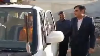 काश हर अफसर ऐसा हो: कलेक्टर खुद गाड़ी चलाकर ड्राइवर को छोड़ने पहुंचे घर, ADM ने कहा-तुम हो आज के साहब!