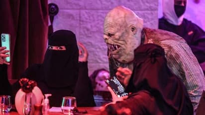 Shadows restaurant :  സോംബി, വാംപയർ ഇവരോടൊപ്പം ഇരുന്ന് ഭക്ഷണം കഴിക്കാം; ചിത്രങ്ങൾ