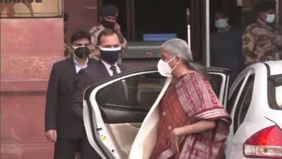 কেন্দ্রীয় বাজেটে একদিকে বিরাট স্বস্তি গয়না শিল্পের, অন্যদিকে পকেটে চাপ বাড়ল সুরাপ্রেমীদের