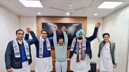 Punjab Election 2022: Ex-Minister, Congress leader Jagmohan Singh Kang joins AAP along with sons