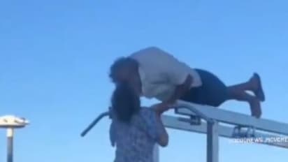 Viral Video : വെെറലായി ഈ വൃദ്ധ ദമ്പതികളുടെ ചുംബനം; വീഡിയോ