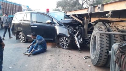 Road Accident:  হুমায়ুন কবীরের স্ত্রীর গাড়িতে ধাক্কা লরির, দুর্ঘটনায় আহত ৩