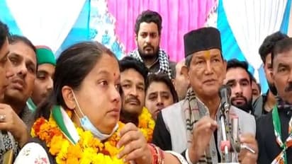 उत्तराखंड चुनाव : बेटी अनुपमा के लिए वोट मांगते-मांगते इमोशनल हुए हरीश रावत, आंखों से छलके आंसू