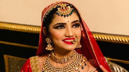 அமைச்சரை மயக்க சதி.. மாடல் அழகியை ஓட்டல் அறைக்கு அனுப்பி வலை விரித்தது அம்பலம்... பயங்கர பரபரப்பு.