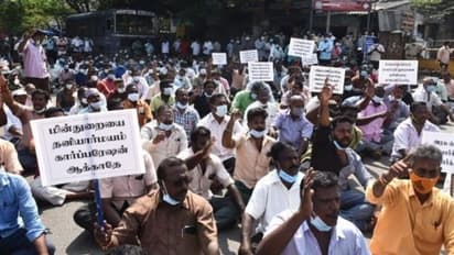 போராட்டத்தை ஒத்திவைத்தனர் புதுவை மின் ஊழியர்கள்... முதல்வருடனான பேச்சுவார்த்தைக்கு பின் அறிவிப்பு!!