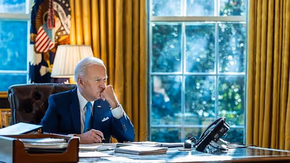 US says no evacuation, advises citizens to depart Ukraine through available commercial options