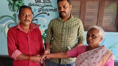 കാത്തിരിപ്പിന് വിരാമം; അമ്മിണിയെ വീട്ടിലേയ്ക്ക് കൊണ്ടുപോകാന് മകൻ ഗാന്ധിഭവനിലെനെത്തി