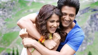 ರಿತೇಶ್ -ಜೆನಿಲಿಯಾ ಲವ್ ಸ್ಟೋರಿ ಪ್ರಾರಂಭವಾಗಿದ್ದು ಹೀಗೆ.. 8 ಸಾರಿ ಪಾದ ಮುಟ್ಟಿದ್ದ ನಟ!