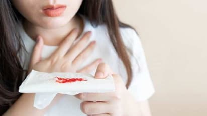 സാധാരണ ഇൻഫെക്ഷനും ശ്വാസകോശത്തെ ബാധിച്ചിരിക്കുന്ന ക്യാൻസറും എങ്ങനെ തിരിച്ചറിയാം?