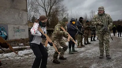 Amid fears of Russian invasion, Ukrainians train with wooden assault rifles in bizarre defence exercise