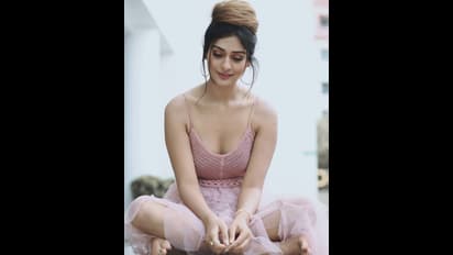 Payal Rajput : கவர்ச்சியின் உச்சம் தொடும் பாயல் ராஜ்புட்..கடற்கரையில் தம்மாத்துண்டு துணி கட்டி..ஹாட் போஸ்..