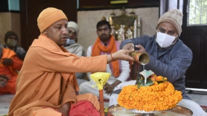 Adityanath Property: লক্ষ টাকার মালিক যোগী আদিত্যনাথ, এক বছরে কমেছে সম্পত্তি