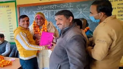 Role Model Teacher : വിരമിക്കുമ്പോള് കിട്ടിയ ലക്ഷങ്ങള് ദരിദ്ര വിദ്യാര്ത്ഥികള്ക്ക് നല്കി ഒരധ്യാപകന്!