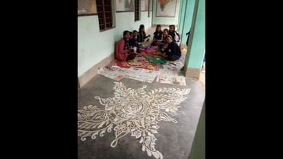 Saraswati Puja 2022: জেনে নিন সরস্বতী পুজোয় কেমন ভাবে সাজাবেন মণ্ডপ, রইল ১০টি আলপনার নকশা