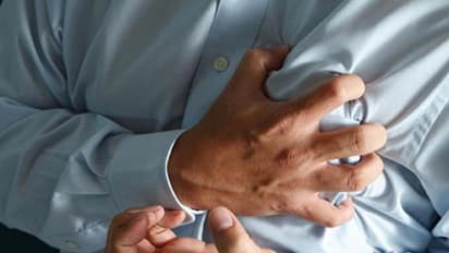 Smoking : പുകവലി ഹൃദയാഘാതത്തിന് കാരണമാകുമോ? ഡോക്ടർ വിശദീകരിക്കുന്നു