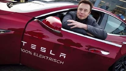 'വിഷഗുളിക' വിഴുങ്ങിയില്ല, ട്വിറ്ററിനെ വിഴുങ്ങി വണ്ടിക്കമ്പനി മുതലാളി!