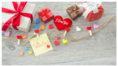 Valentine's Day Special gift: உங்கள் காதல் கைகூட....இந்த மாதிரி கிப்ட் கொடுத்து அசத்துங்க..!!