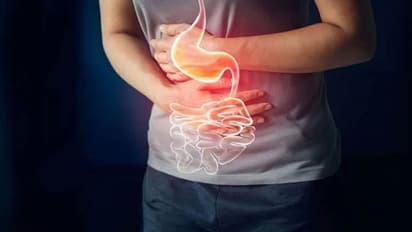 কিছু খেলেই কি পেট ফুলে যায়? এক্ষুণি খাবার তালিকা থেকে বাদ দিন এইগুলোকে