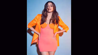 அச்சசோ..பிட்டு துணியை.. தாறுமாறாக சுற்றியுள்ள அனன்யா..  கிளாமருக்கே டப் கொடுத்த நடிகை..