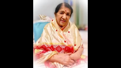 Lata Mangeshkar के गैराज में खड़ी हैं कई शानदार कारें, इंदौर में इस बेहद खास के नाम से खरीदी थी पहली कार
